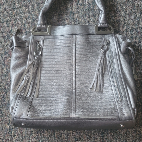 B. Makowsky Elegant Silver Women's Shoulder Bag - Picture 4 of 13